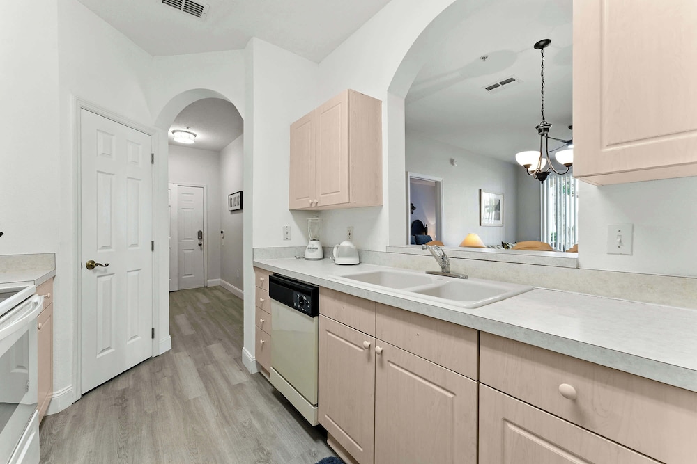 Resort Condo 3BR - Pool Balcony Near Disney