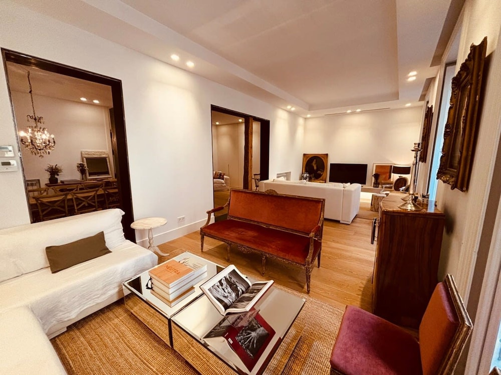 The Pelayo Majestic Luxury 3 Bedroom in Chueca