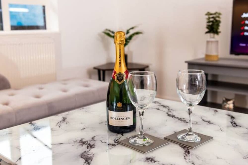 3-Bed Apartment Central London