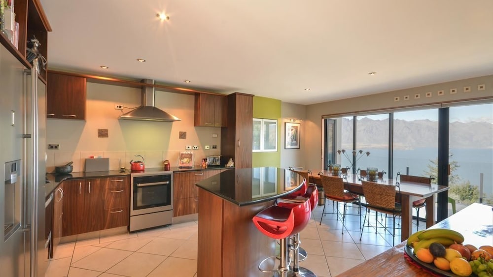 Aries Lake View Villa