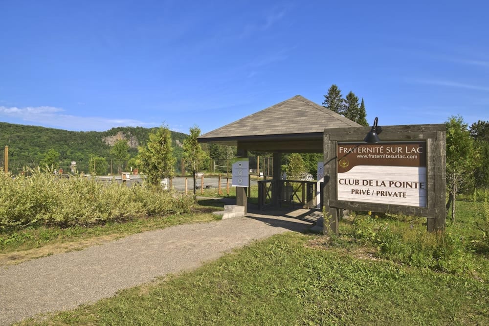 Spacious log Cottage Resort Access Citq 242255