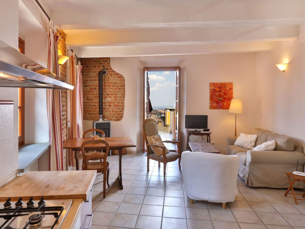 Freisa in Villa Pesce view 5