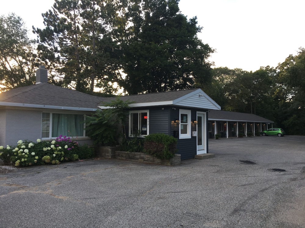 Lake Land Inn