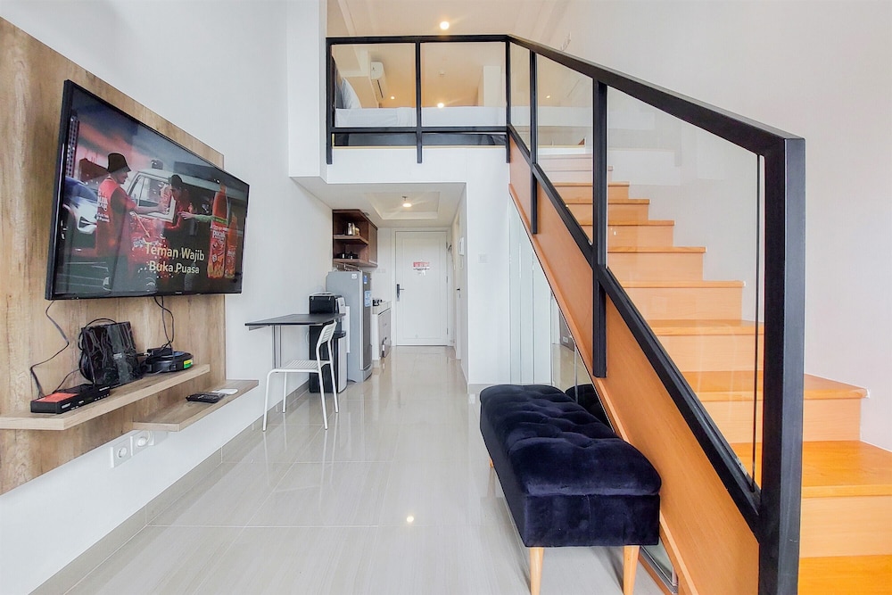 Good Deal And Comfortable Studio Loft At Kingland Avenue Apartment