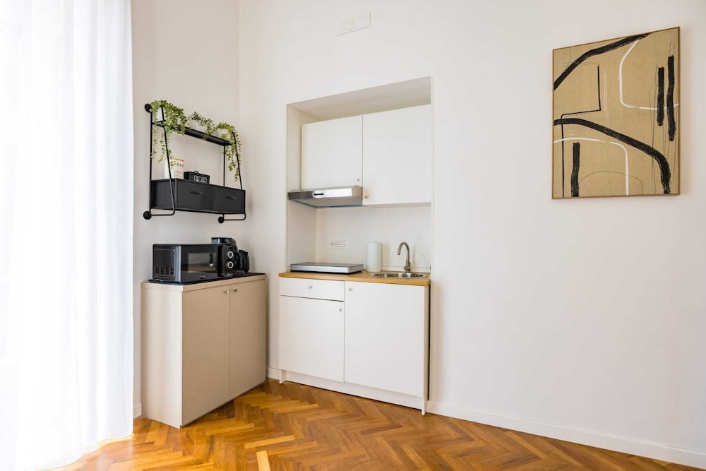Thelos Apartment