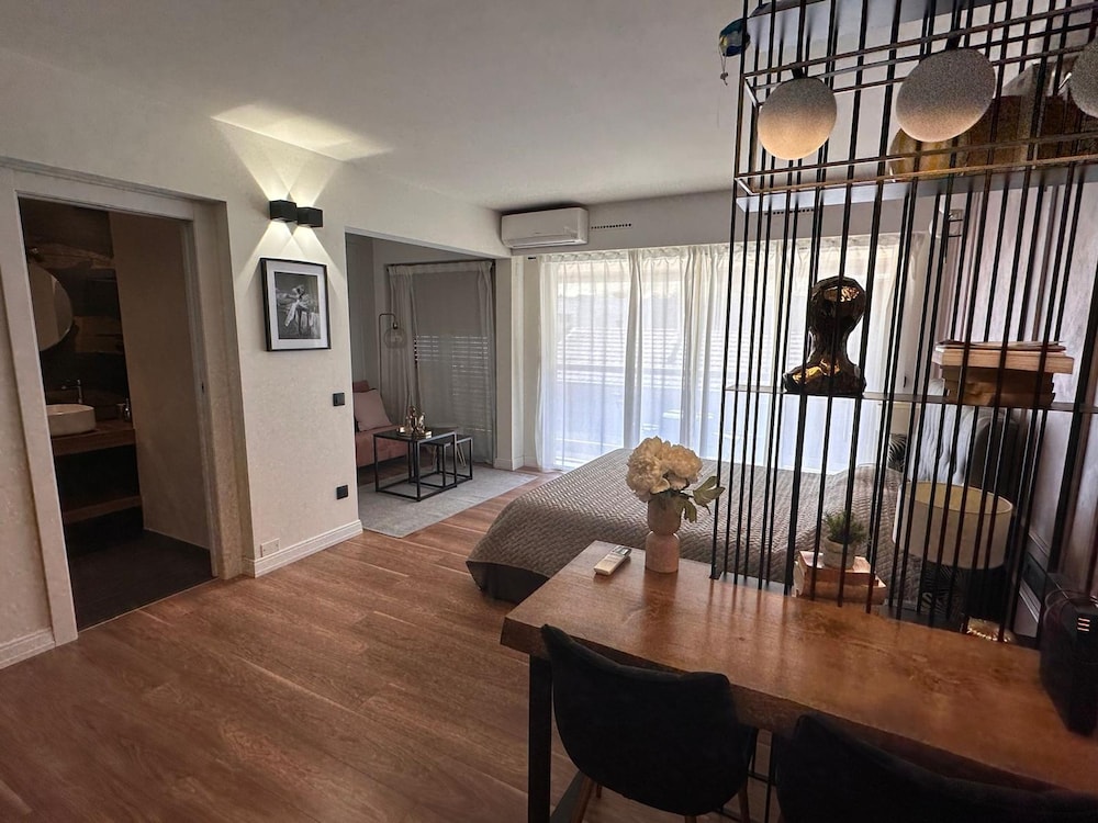 Modern Studio in the Heart of Cannes - 2242
