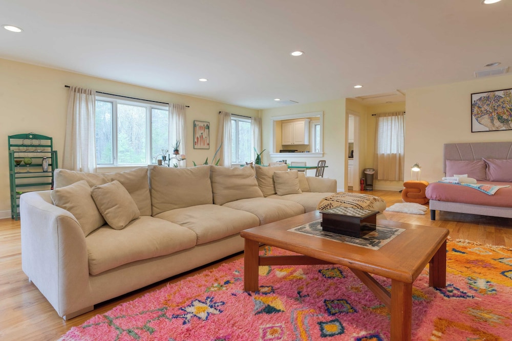 Pool+hot Tub, Firepit Near Hikes, Shops, Dining Cragswood Lodge by Avantstay