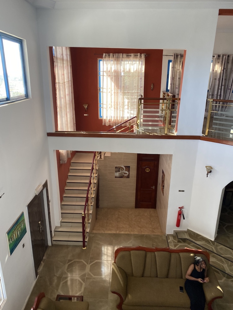 Luxurious Ten-Bedroom Lodge Apartment view 3