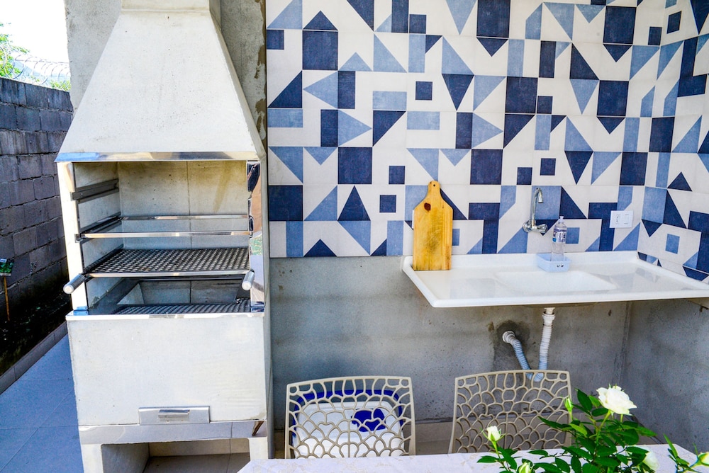 Chal com Piscina e Churrasq em Caraguatatuba SP
