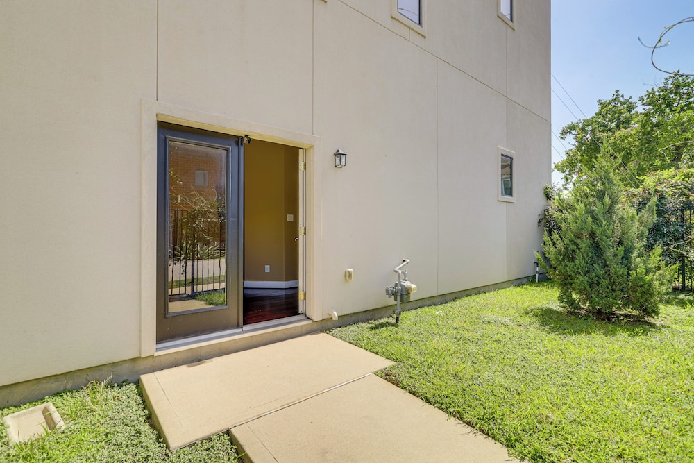Houston Home w/ Rooftop Patio - 3 Mi to Downtown!