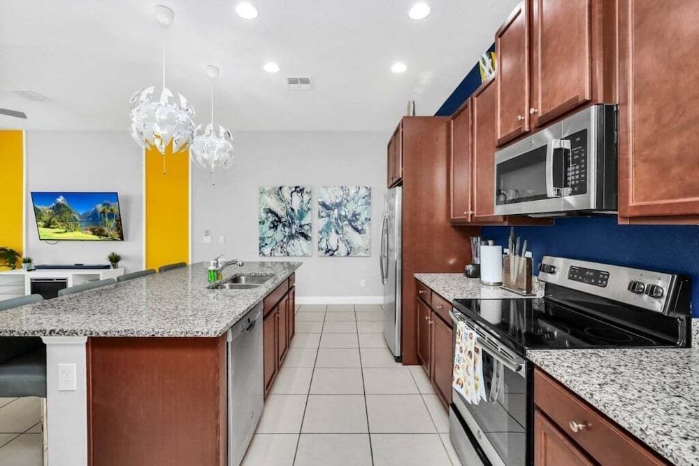 5 Bed Multiple Bunks Perfect For Kids With Pool! 5 Bedroom Townhouse