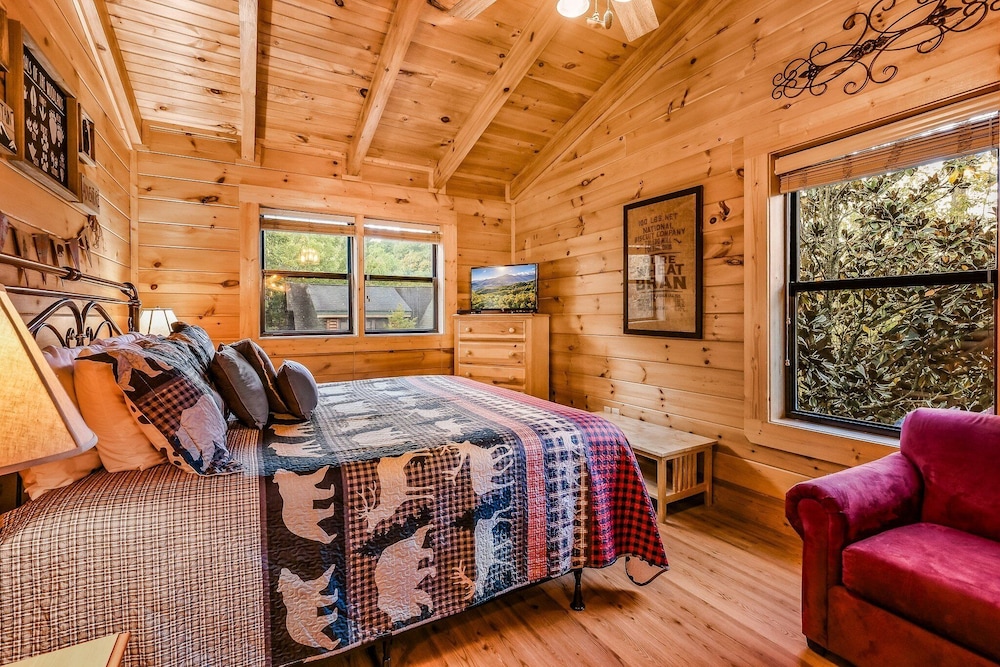 The Smoky Pines 2 Bedroom Cabin