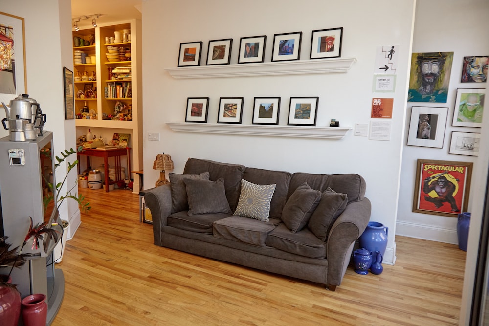 Ray's Bucktown Bed and Breakfast 49