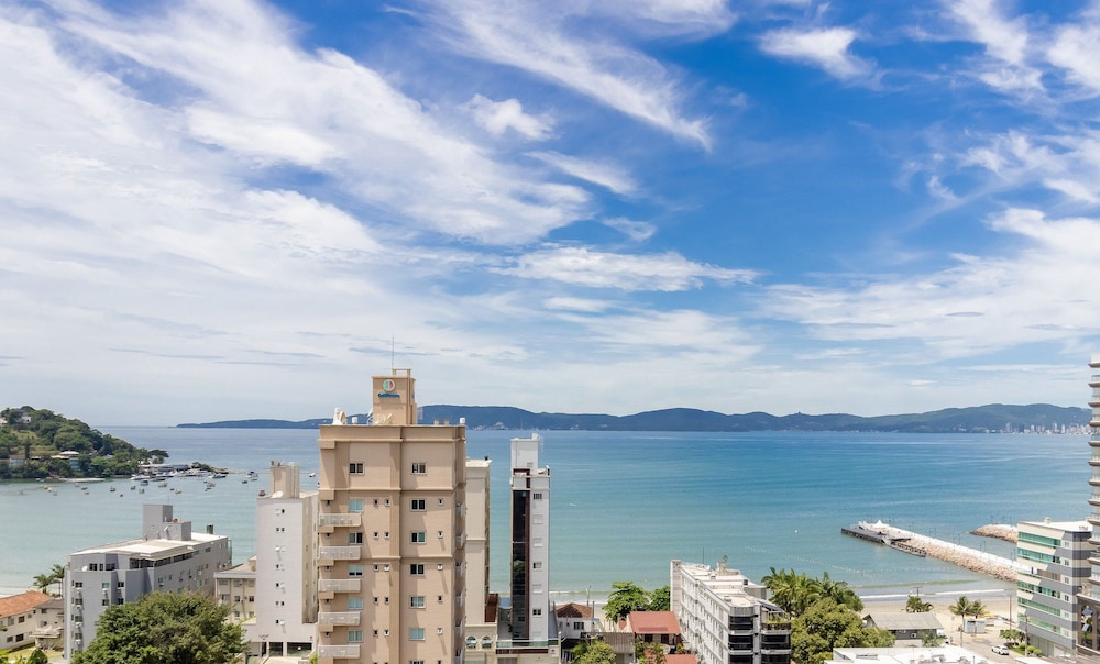 MHF II Apts Variados em Prédio com Vista para o Mar em Itapema