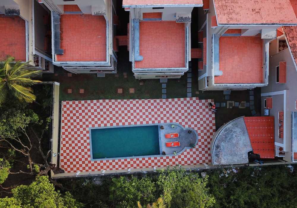 TreeHouse Blue Hotel & Villas