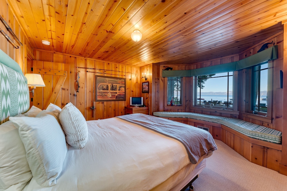 Homewood Lakefront by Avantstay Private Beach Lake Access Views