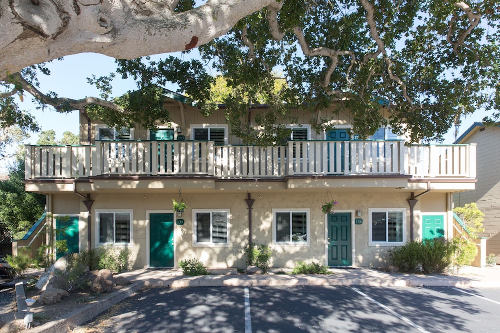 Sea Breeze Inn And Cottages