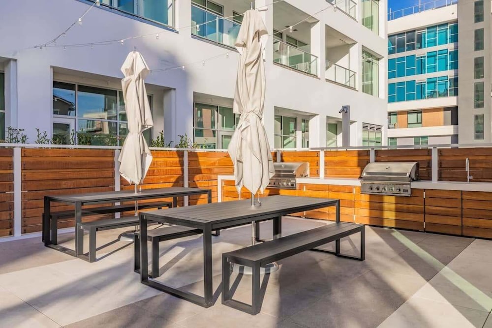 @ Marbella Lane - Grand 2BR w/ Beach & Ocean Views