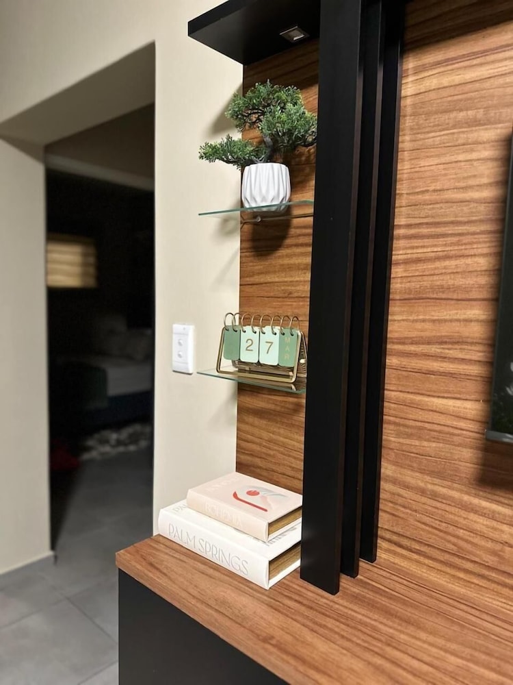 Cosy two Bedroom Apartment for Short and Long Stays Rental