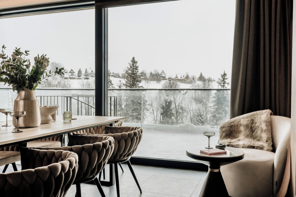 Crystal Pine Spa - LoftAffair Collection