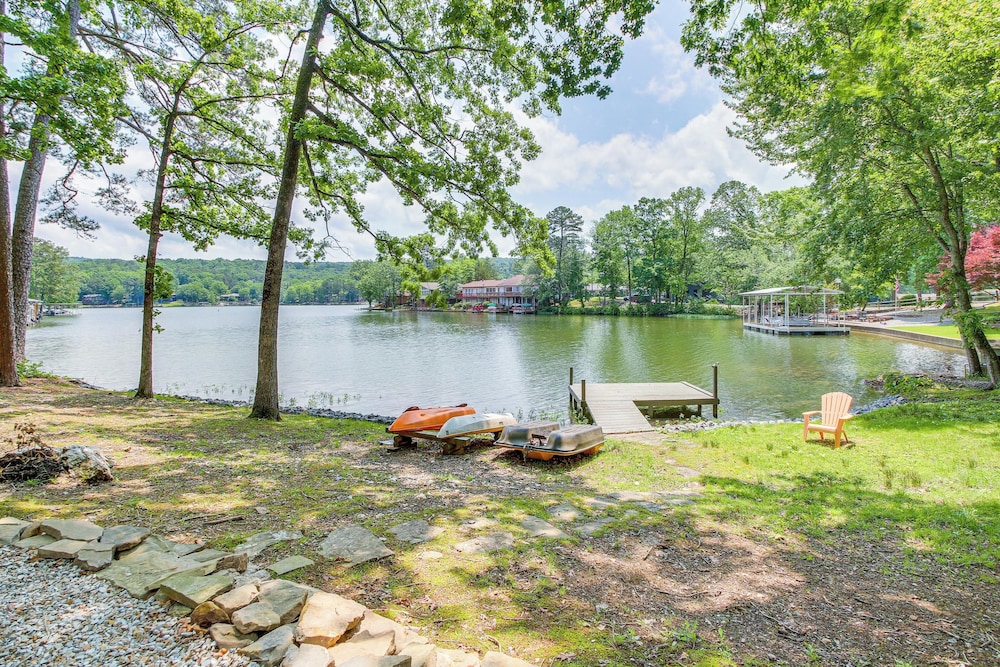 Scenic Studio on Lake Desoto w/ Patio!