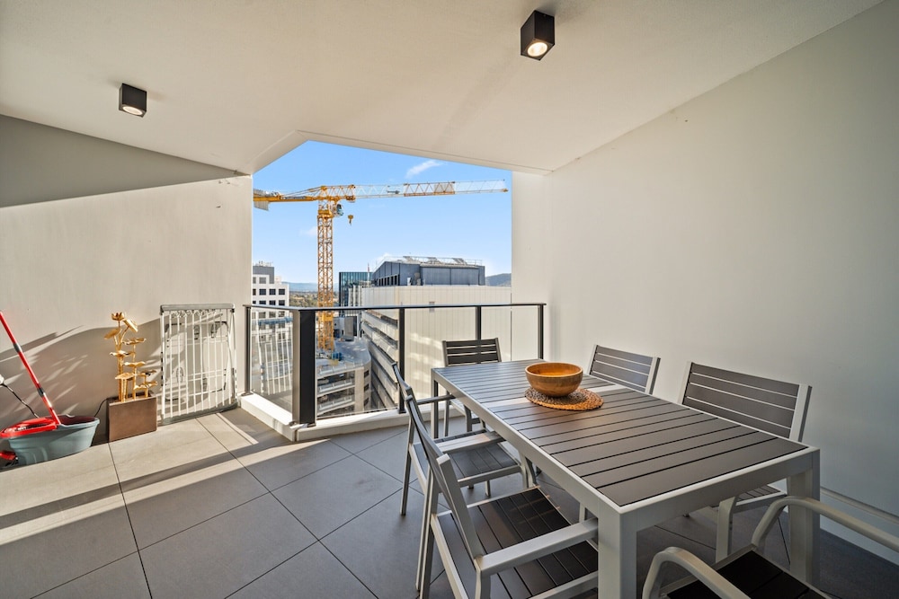 Stylish 2-bed Apartment in Canberra CBD