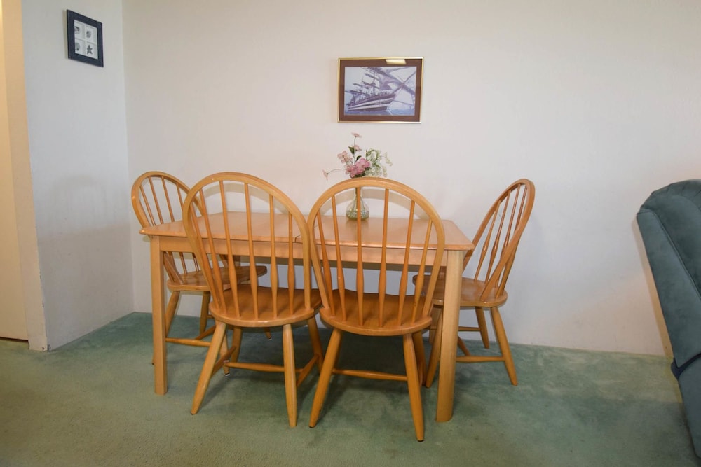 Marigot Beach 407 1 Bedroom Condo by RedAwning view 4