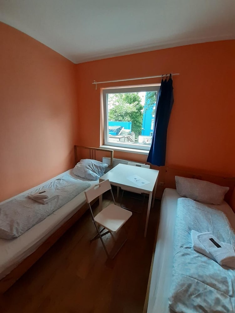 2-Rent Group Hostel Rooms&Apartments TUB19A