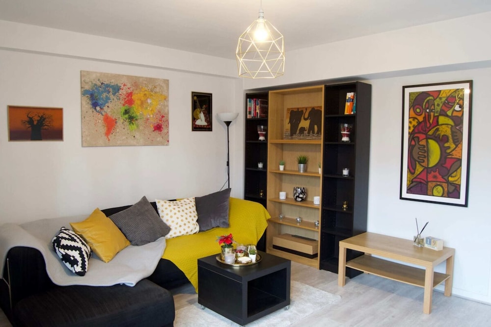 Modern 1 Bedroom in Shadwell With Balcony