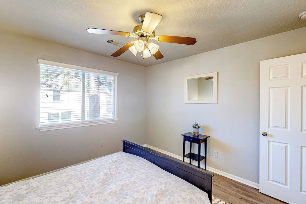 3BR w/ Yard, Updated Interior w/ A/C & W&D