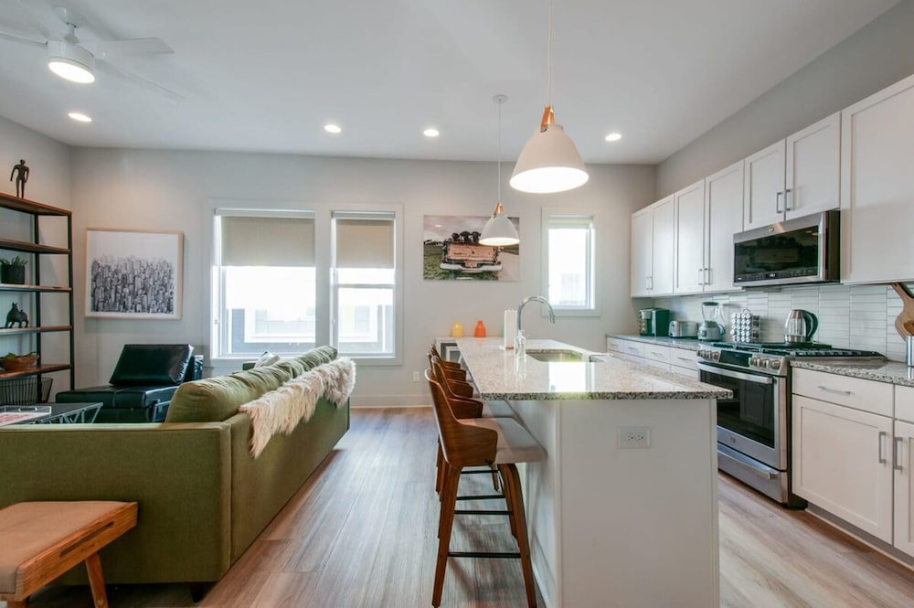 East Nash Lux - 13 Beds City Views