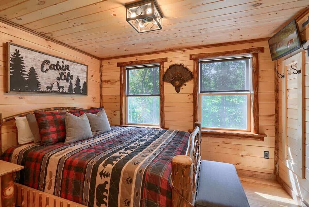 Seven Pines Cabin - Secluded in Hocking Hills