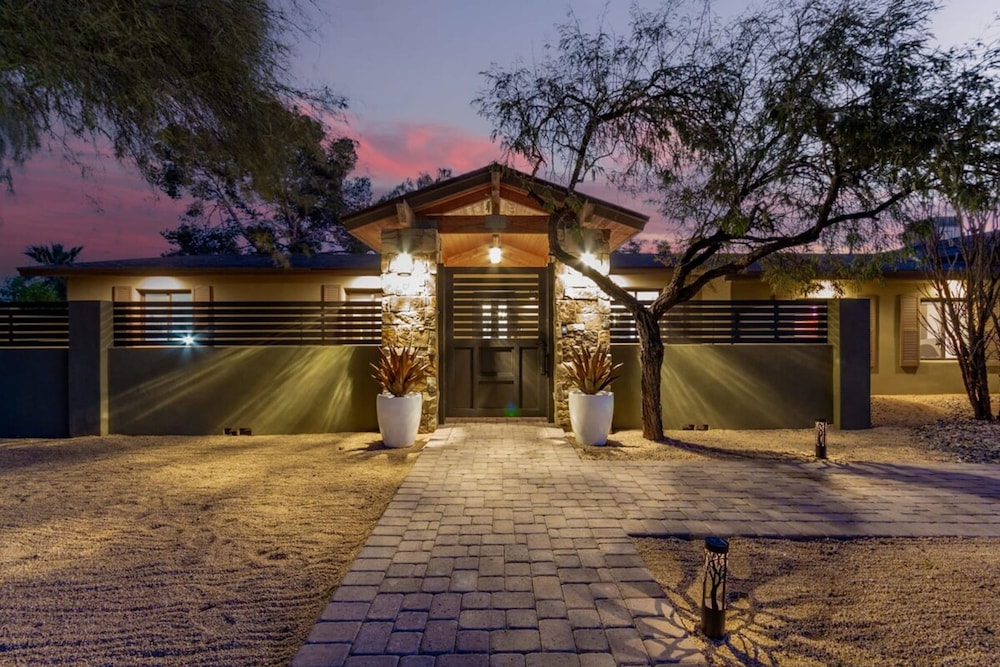 Scottsdale s Largest Hot Tub Davenport Ranch Estate