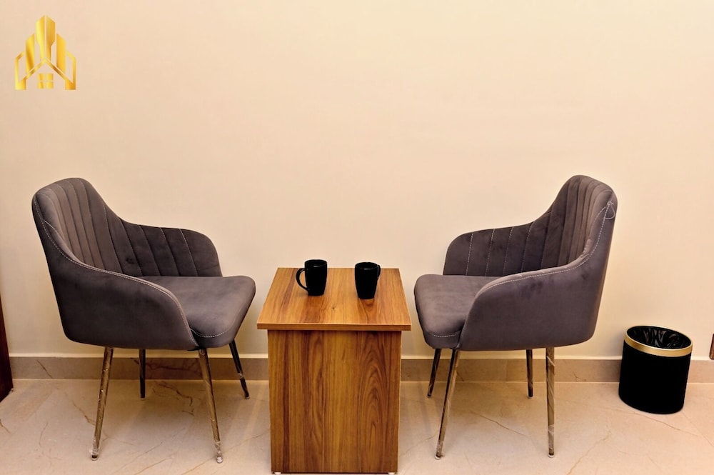 Hotel Noble Nook 100 ft. Road Indiranagar