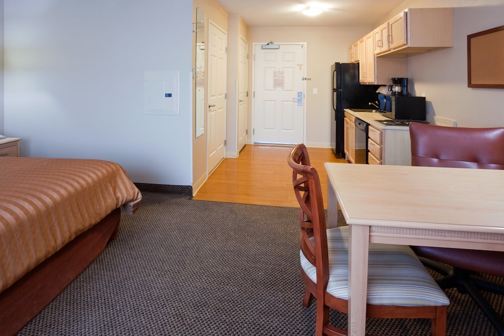 Milwaukee Vacations - Candlewood Suites Milwaukee Brown Deer, an IHG Hotel - Property Image 9