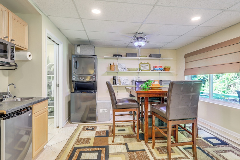 Cozy Jonesboro Studio w/ Patio ~ 22 Mi to Atlanta!