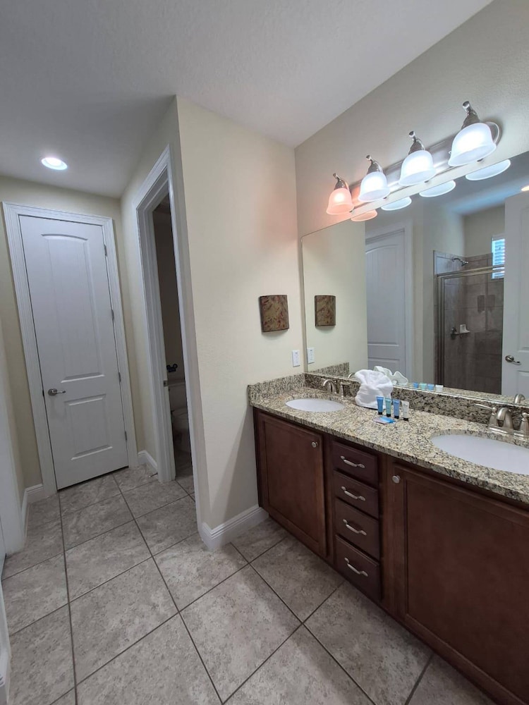 6BR 5BA w Private Pool Spa Near Disney