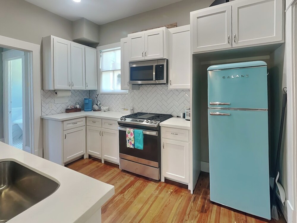 Sealy Street Duo by Ryson Vacation Rentals