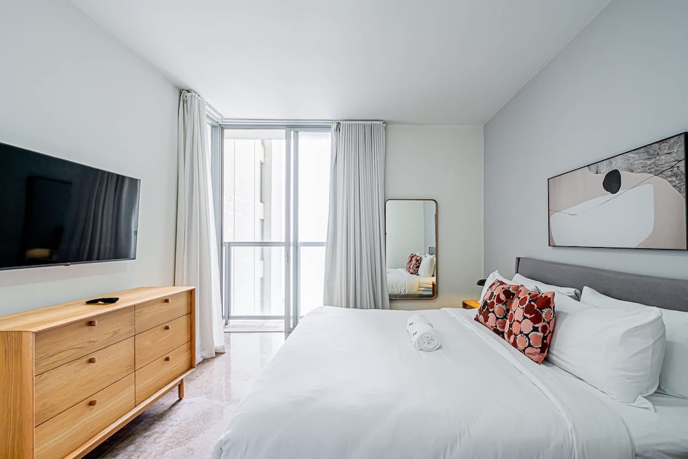 w Comfy 1BR w Fantastic Balcony in YOO