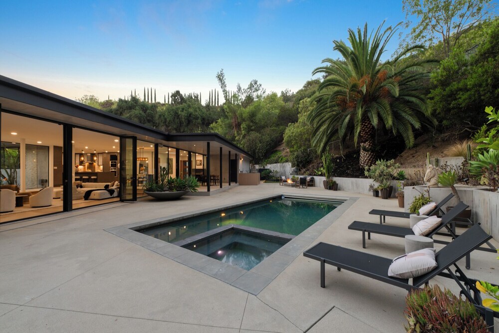 Valea Estate - Secluded Beverly Hills Retreat 1-acre Oasis
