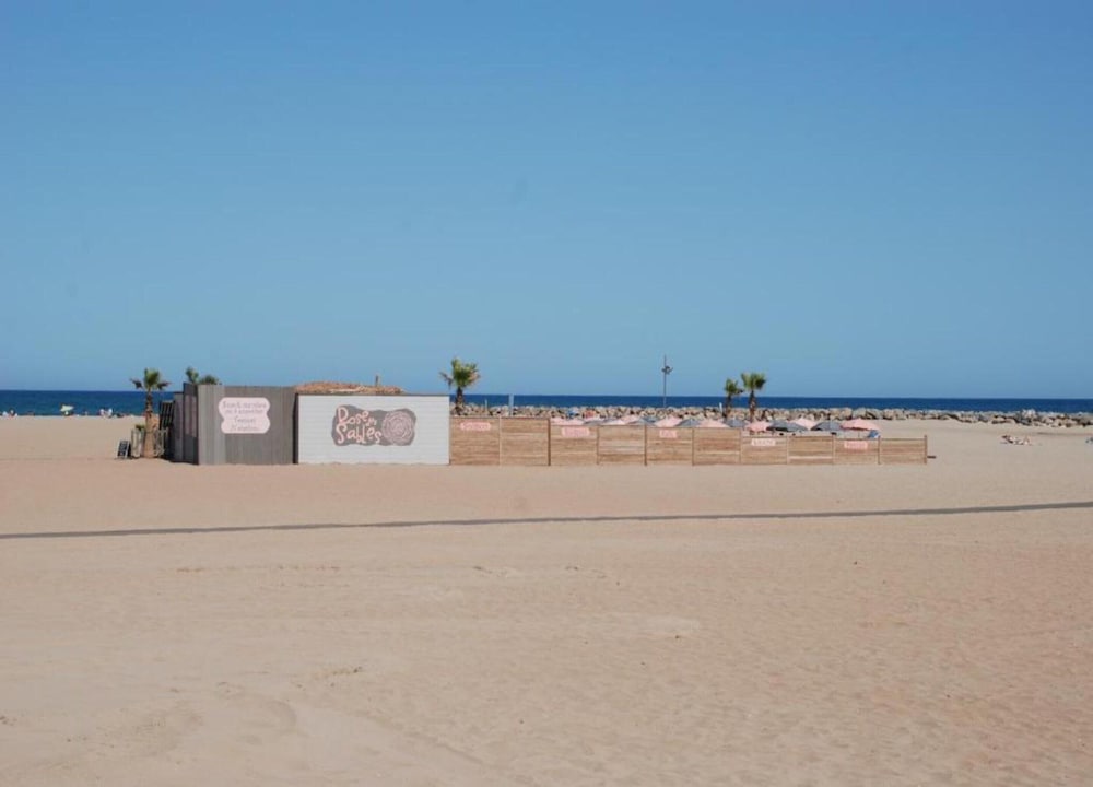 Villa Steps From Valras Beach