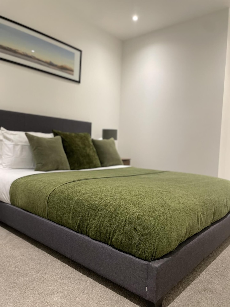 Luxury Spa Apartment in Manchester - Rooftop Swim view 3