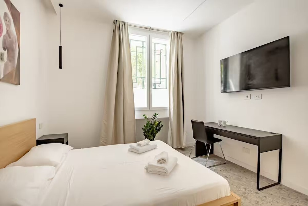 Roma private rooms Vatican City