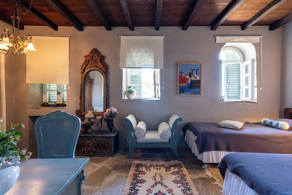 Seaside Neoclassical Property in Vaporia Ermoupoli