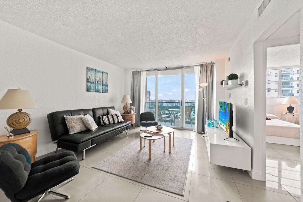 Ocean Peace of Mind - Beachfront Condo With Pool & Gym - Image 4