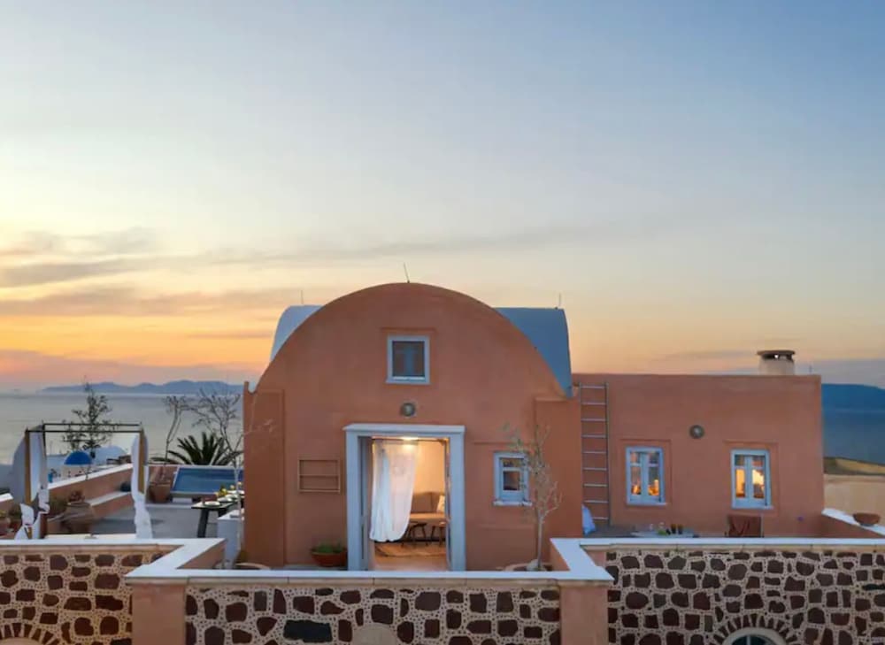 Villa in Oía with views of the caldera view 3