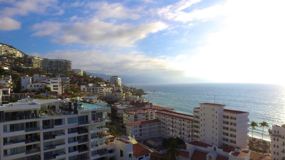 Hotel D Terrace Luxury Residences - Image 1