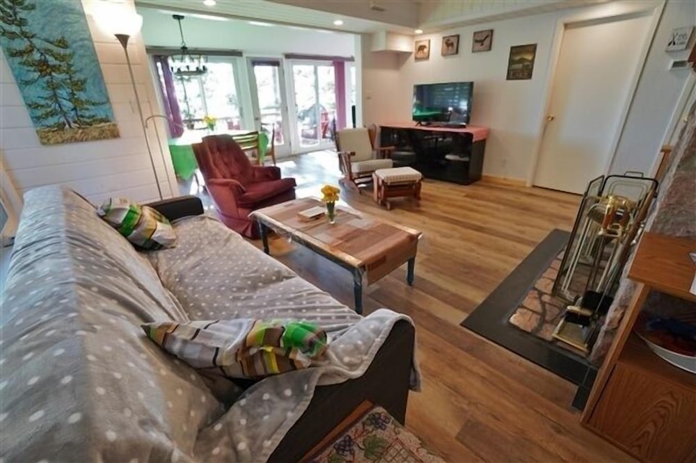 416 Papineau Lake 2 Bedroom Cottage