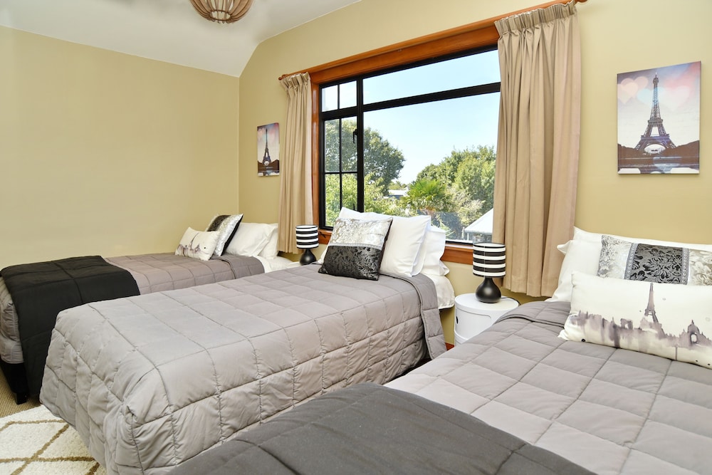 Racecourse Villa