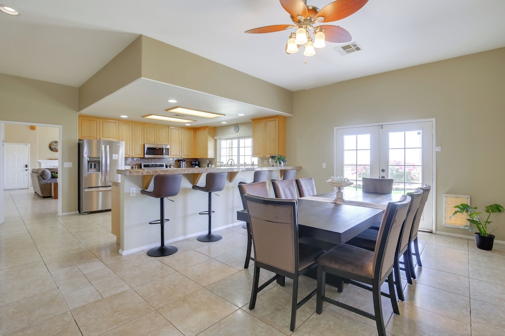 Desert Escape: 360 Mtn Views & Saltwater Pool/spa